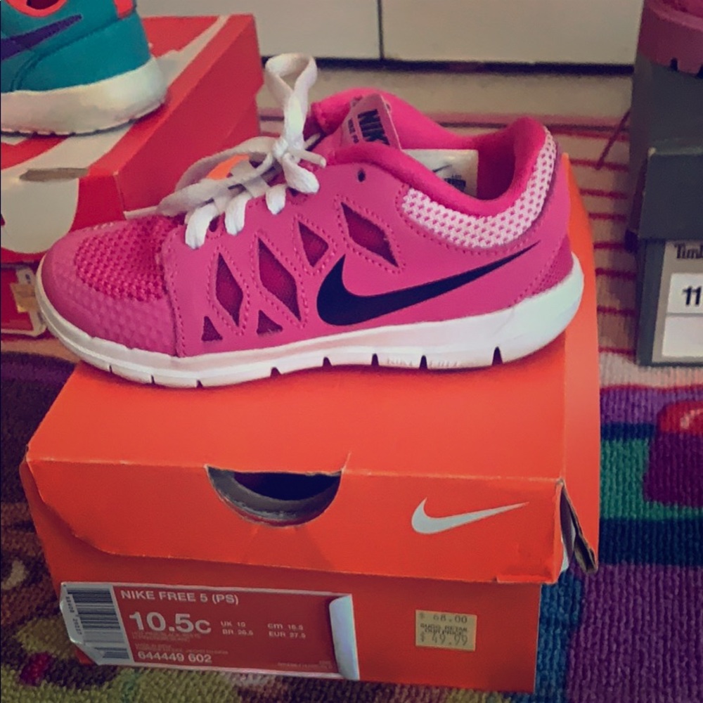 Toddler Nike tennis shoes